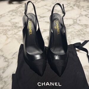 CHANEL Black Pointed Slingback Leather Heels